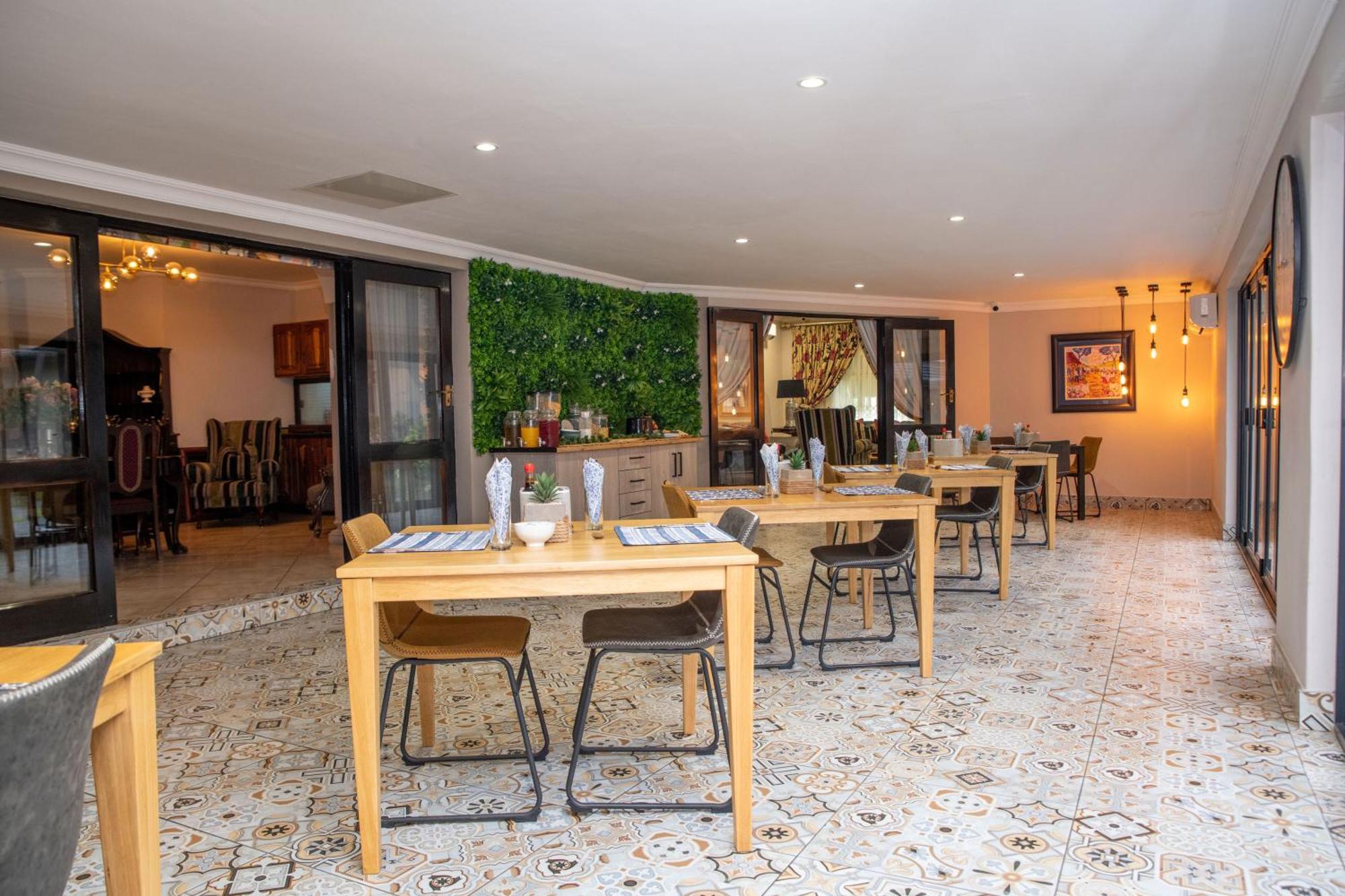 פאלאבורווה Iso'Bella Vita Guesthouse מראה חיצוני תמונה