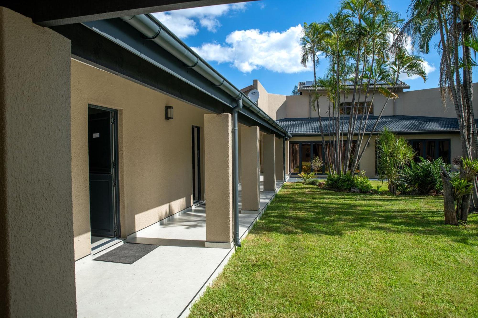 פאלאבורווה Iso'Bella Vita Guesthouse מראה חיצוני תמונה