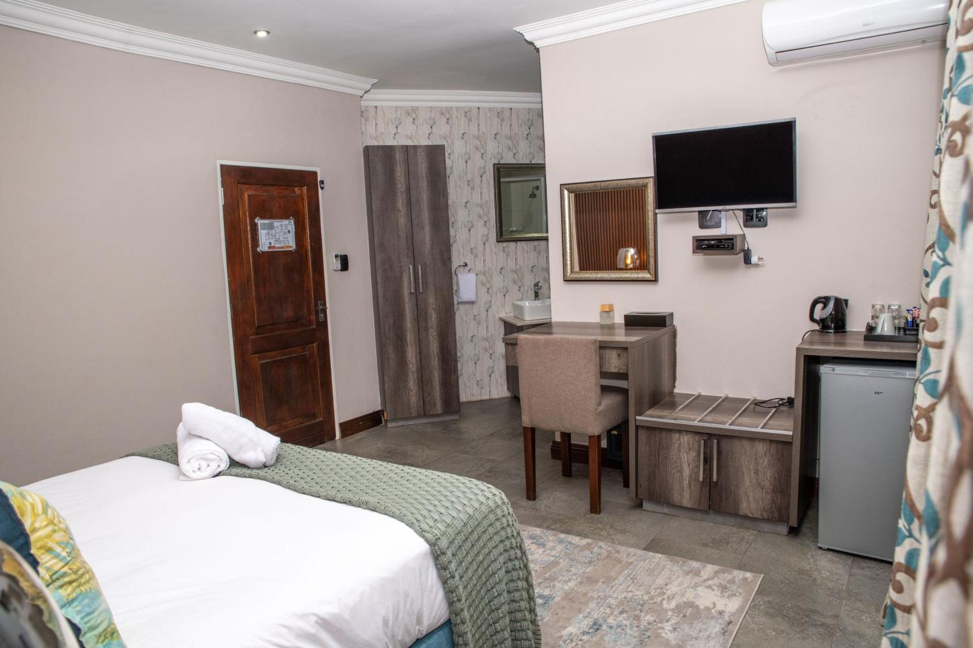 פאלאבורווה Iso'Bella Vita Guesthouse מראה חיצוני תמונה