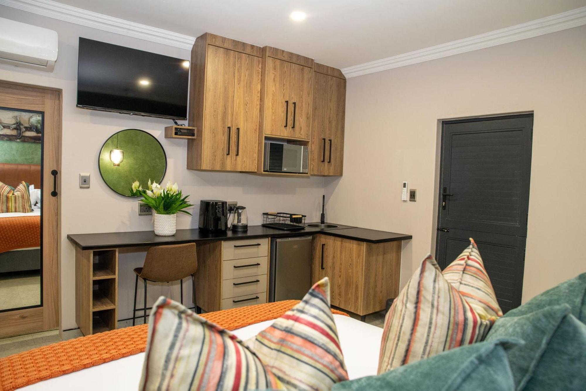 פאלאבורווה Iso'Bella Vita Guesthouse מראה חיצוני תמונה