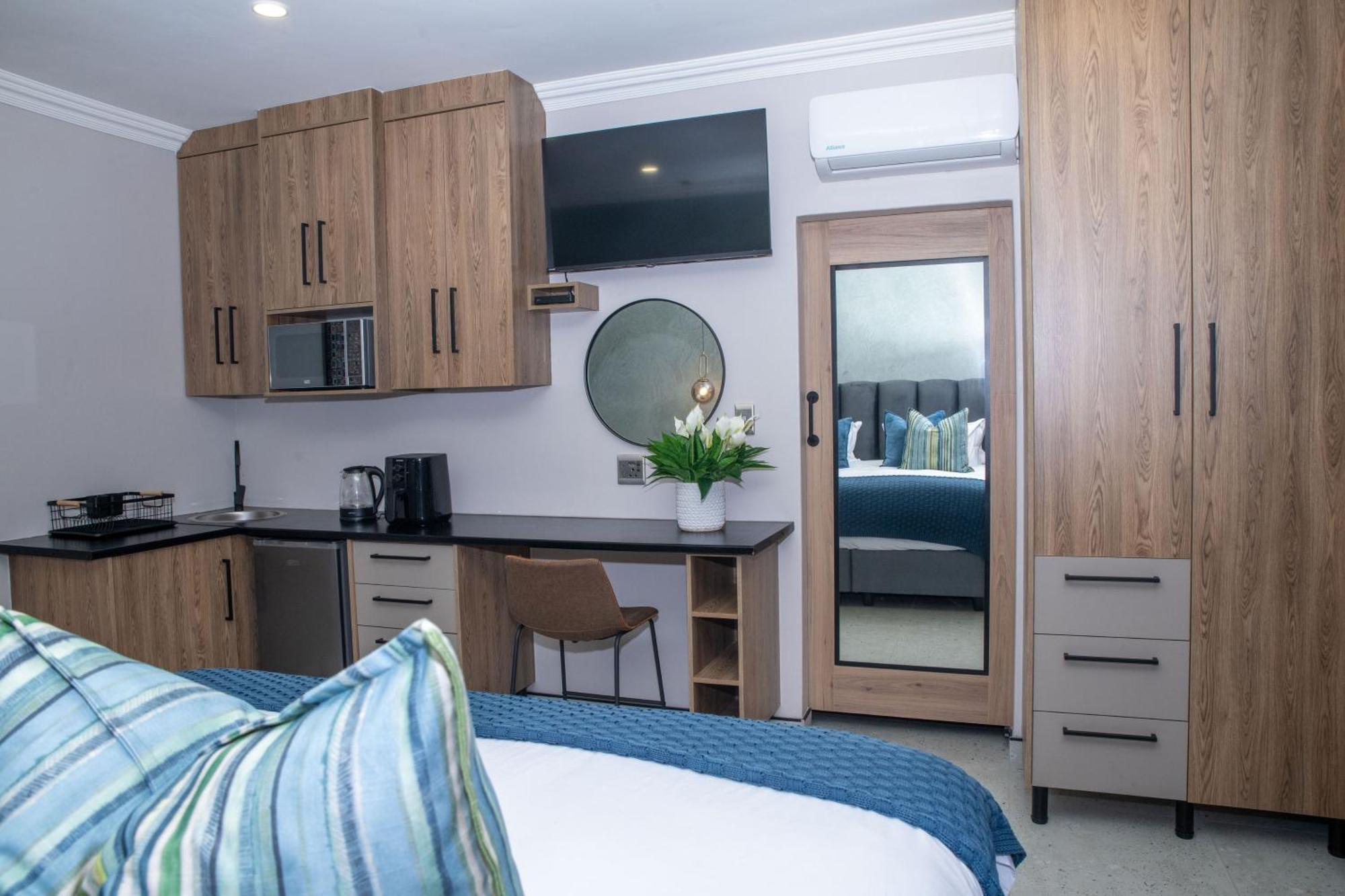 פאלאבורווה Iso'Bella Vita Guesthouse מראה חיצוני תמונה